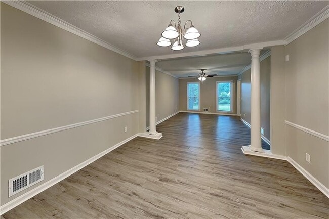 Building Photo - 2090 Moccasin Way