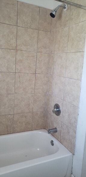 Building Photo - 631 E Monroe St