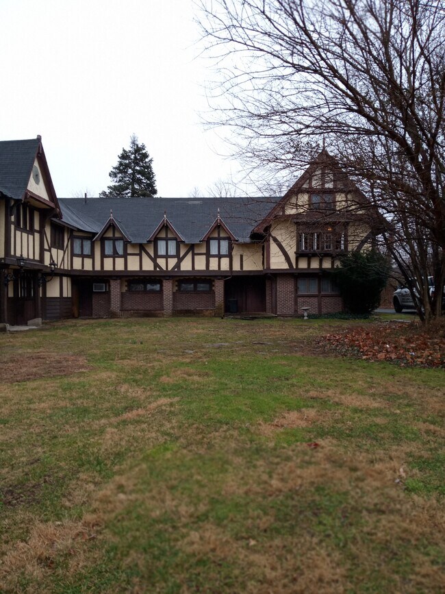 Primary Photo - 187 State Rd