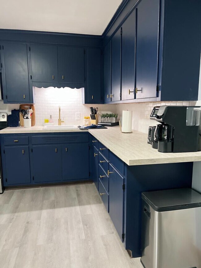 Building Photo - 508 Elm St