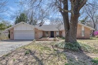 Building Photo - 916 Schulze Dr