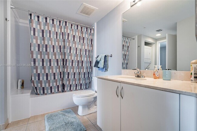 Building Photo - 1750 N Bayshore Dr