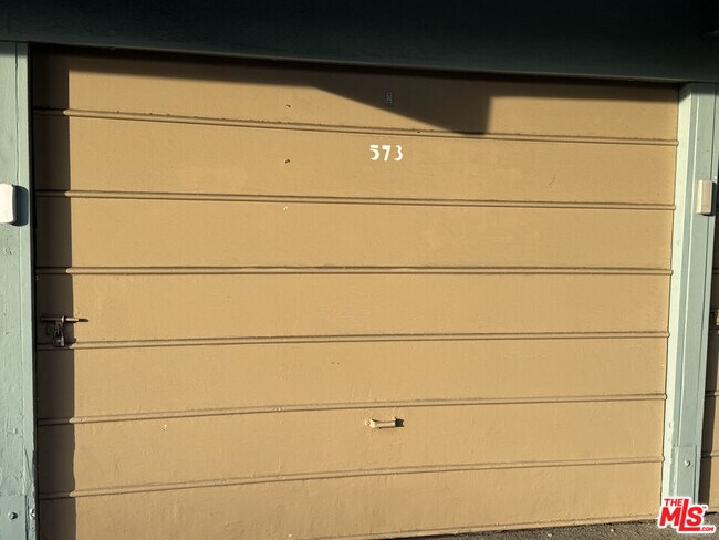 Building Photo - 5259 1/2 Village Green