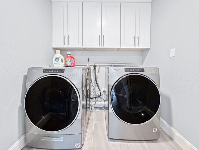 Building Photo - 4 Bed Waterfront Paradise with Pool, Dock & Gulf Access in Baileys Bluff