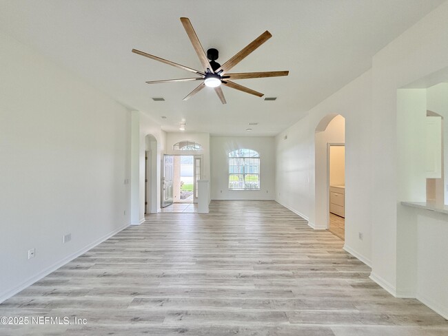 Building Photo - 704 Captains Dr