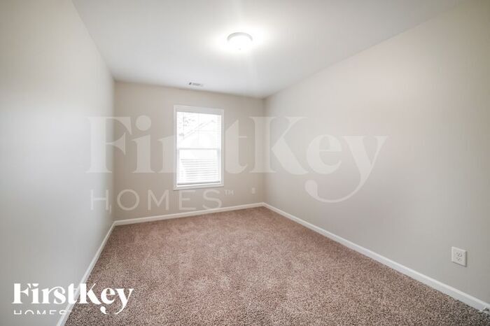 Building Photo - 28 E Newnan Rd