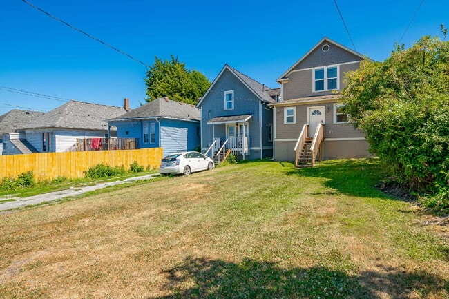 Building Photo - Charming, Spacious 5-Bedroom Home in York ...