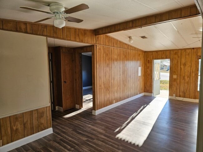 Building Photo - 7566 Peyraud Dr