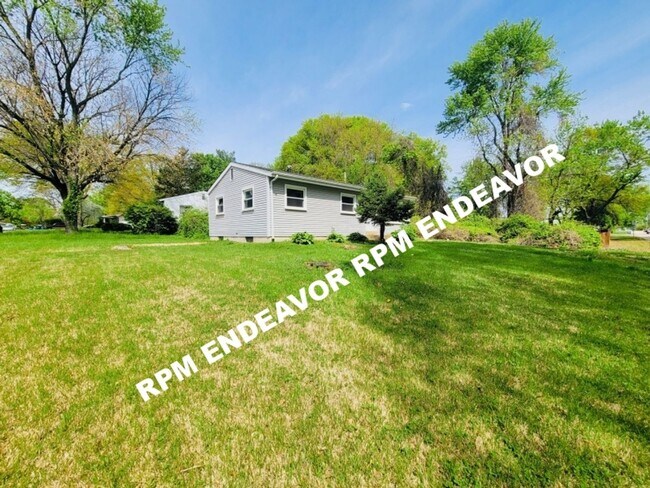 Building Photo - 3 Bed 1 Bath. Move in Ready!