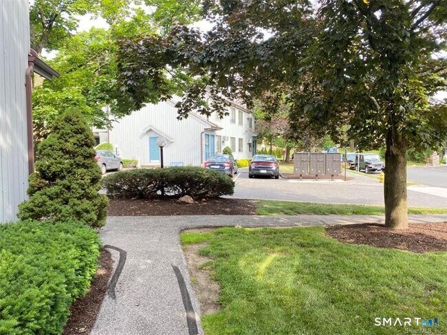 Building Photo - 19 Somers St