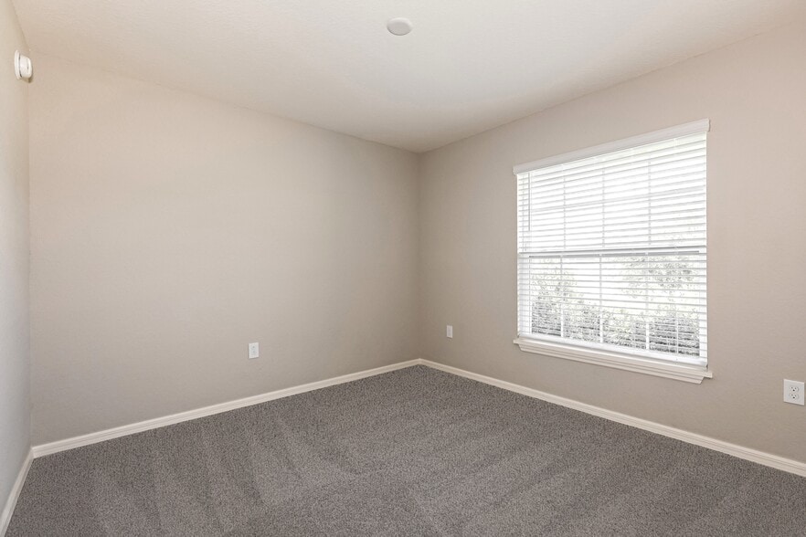 Building Photo - 1221 Third Ct, Eagle Lake, FL