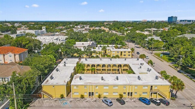 Building Photo - 3206 W Azeele St