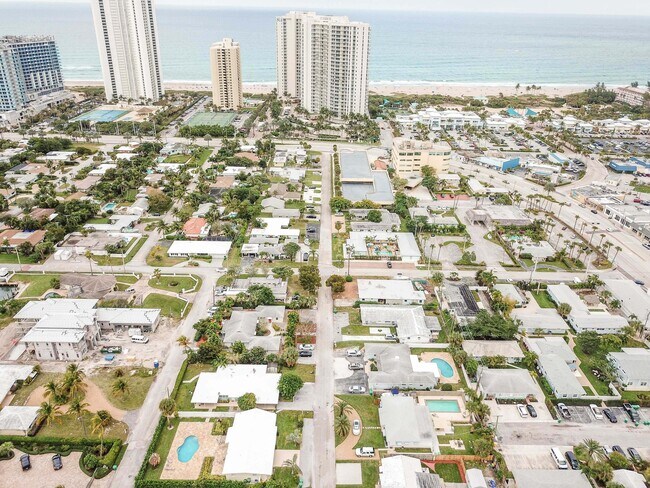 Building Photo - 1165 Cabana Rd