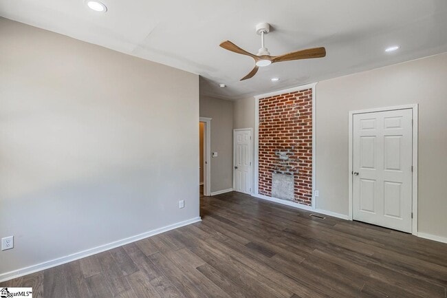 Building Photo - 536 Peronneau St