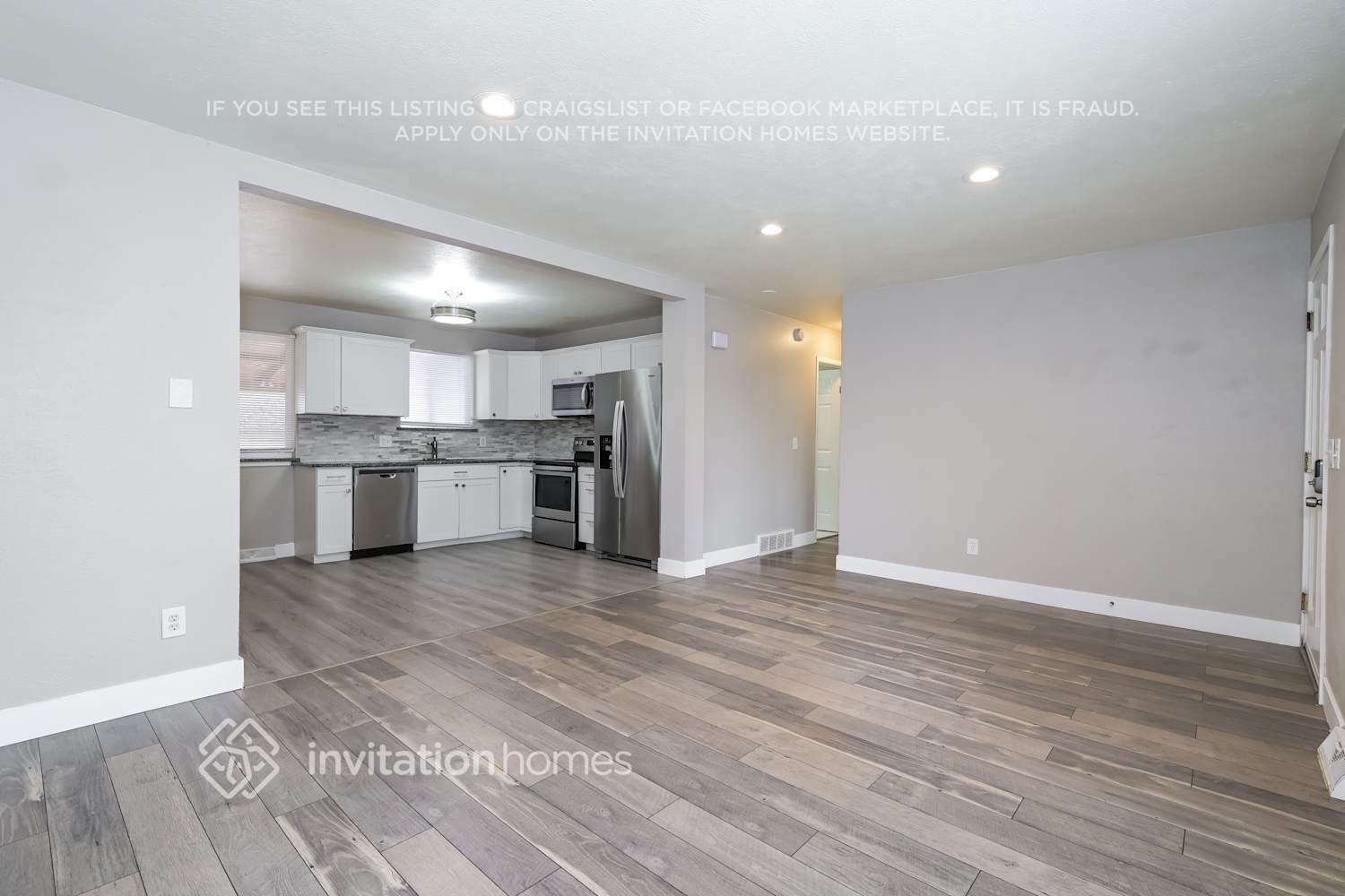 Building Photo - 10631 Queen St