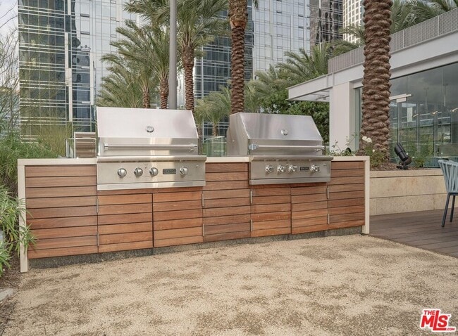 Building Photo - 877 Francisco St