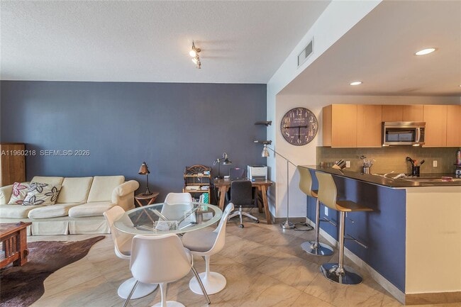 Building Photo - 1060 Brickell Ave