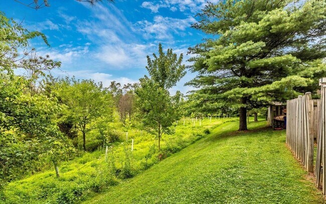 Building Photo - Beautifully maintained townhouse in New Market available before the new school year!