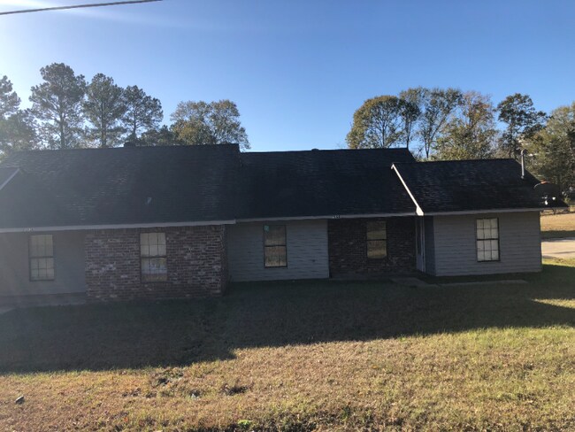 Primary Photo - 1305 Oak St
