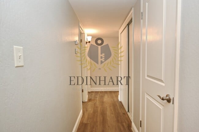 Building Photo - 412 W Sample Ave