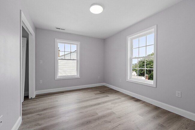 Building Photo - 53 Fenwood Rd