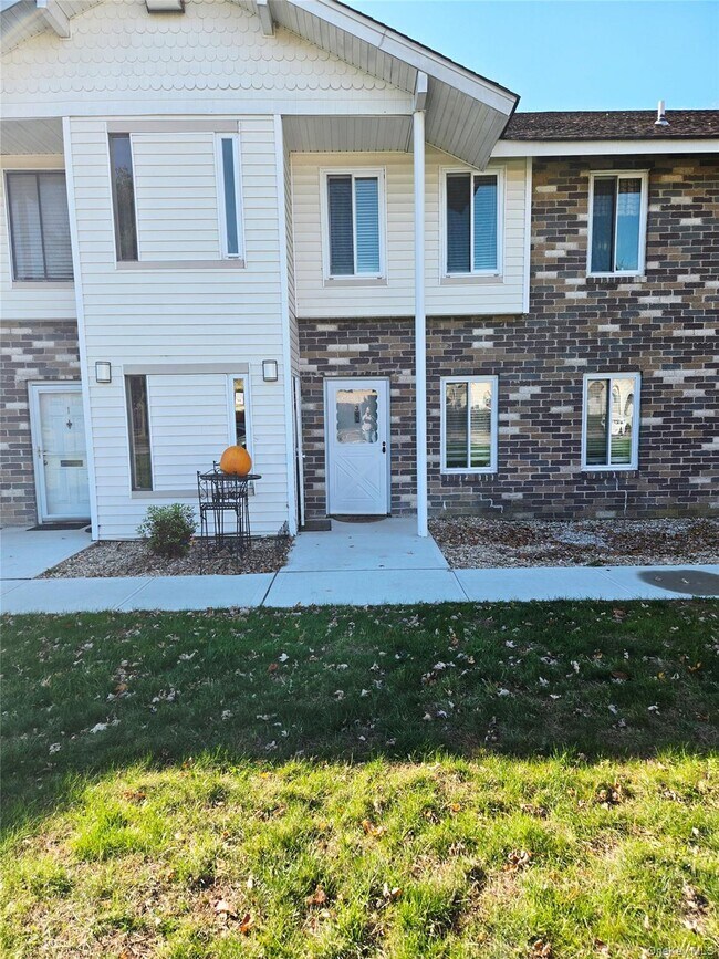 Primary Photo - 3 Osage Ct