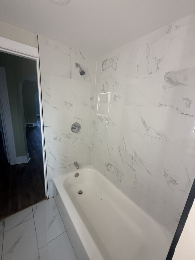 Building Photo - 2900 Clermont Ave