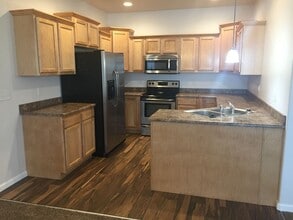 Building Photo - Parkview Townhomes