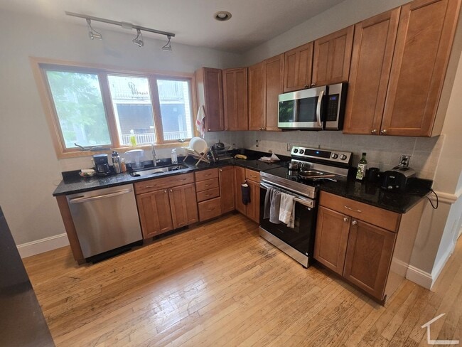 Building Photo - Newly Renovated 3 Bedroom Apartment With 2 Parking Spots Included Now Available!