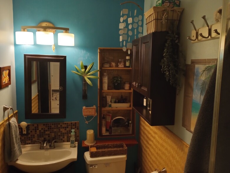 Full Gorgeous Bathroom - 281 Kaikea St