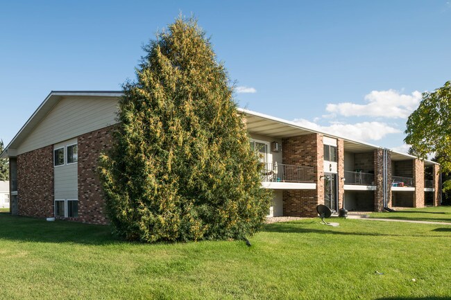 Building Photo - Cedarwood North