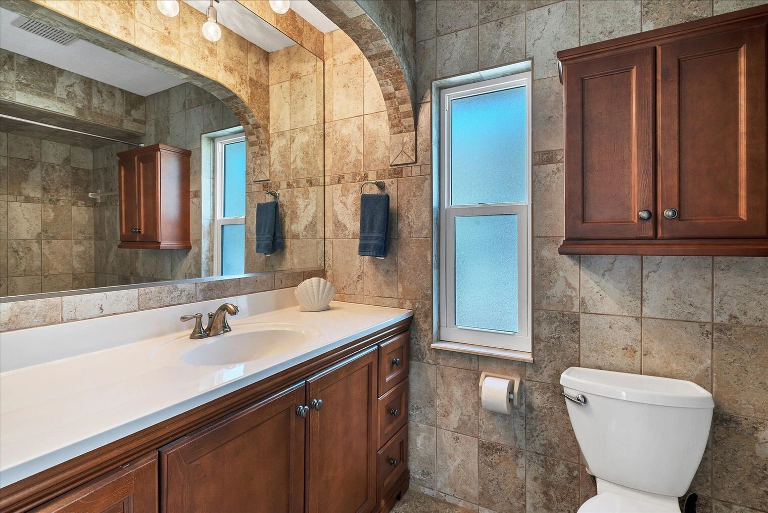Building Photo - 15826 Aqua Cir