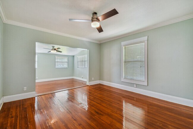 Building Photo - Riverside Heights Historic Bungalow!