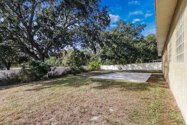 Building Photo - 910 Clearcreek Dr