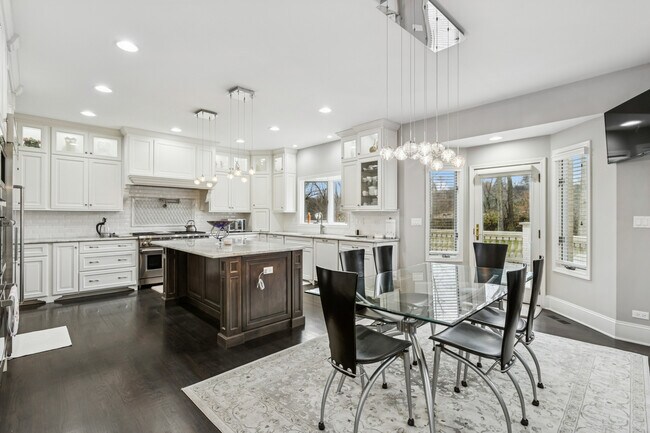 Building Photo - 9200 Falling Waters Dr W