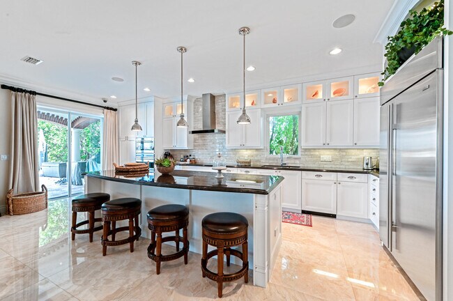 Building Photo - 825 Marbella Ln