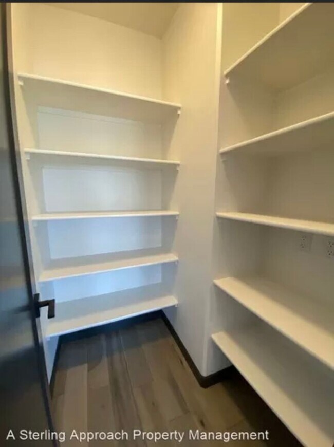 Building Photo - Close to Micron! Luxury Town Home With Two...