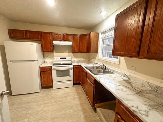 Building Photo - 1225 N Lee Dr