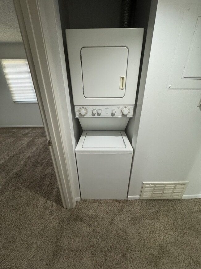 Building Photo - 1 bedroom apartment with in-unit laundry, 2nd floor unit, close to the river and walking path.