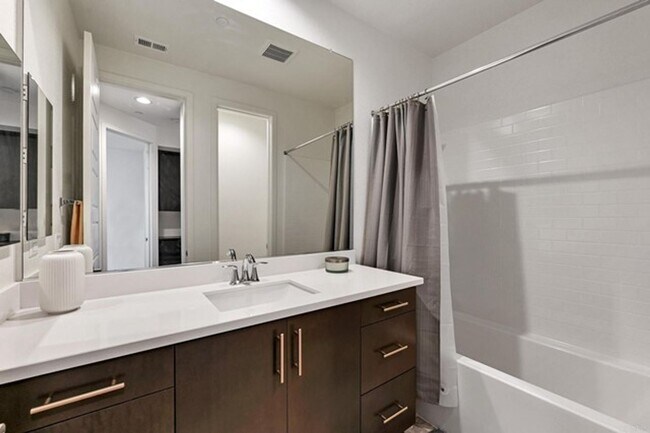 Building Photo - GORGEOUS 3 Bed Townhouse w/ EV & Solar
