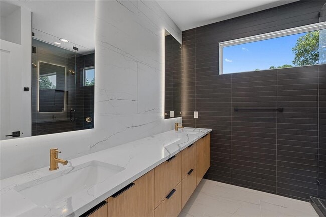 Building Photo - 909 Payne Ave