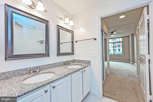 Building Photo - 3600 S Glebe Rd