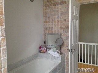 Building Photo - 10 Milton Rd