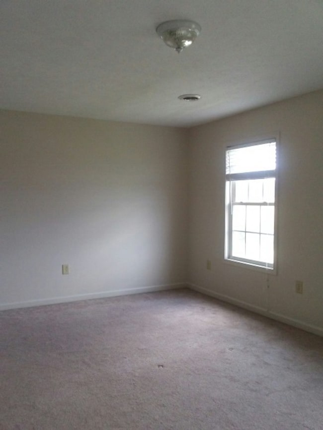 Building Photo - Townhouse located at Pikes Place