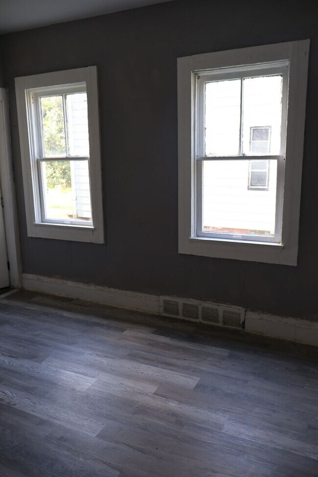Building Photo - 6812 Whitney Ave