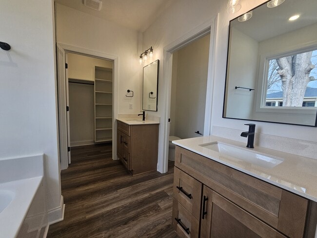 Building Photo - 201 Dale Dr