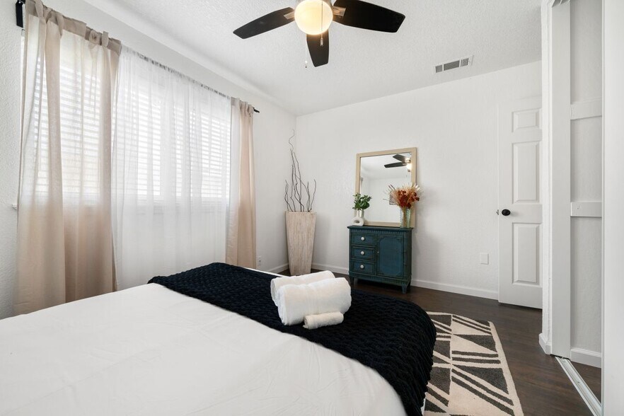 Building Photo - 10609 Olson Dr