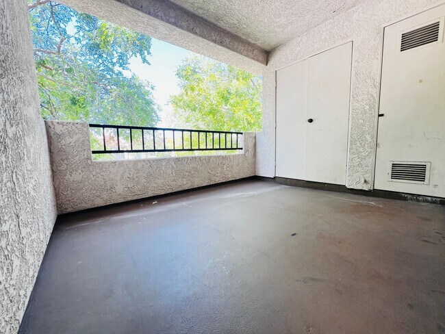 Building Photo - Mira Mesa Two Master Bedroom Upper Level Corner Condo