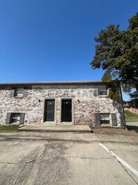 Building Photo - 1646 Foxhaven Dr