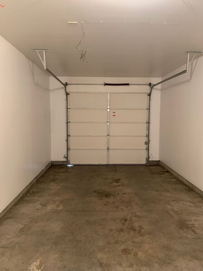 Building Photo - 16687 Shaw Pine Ct